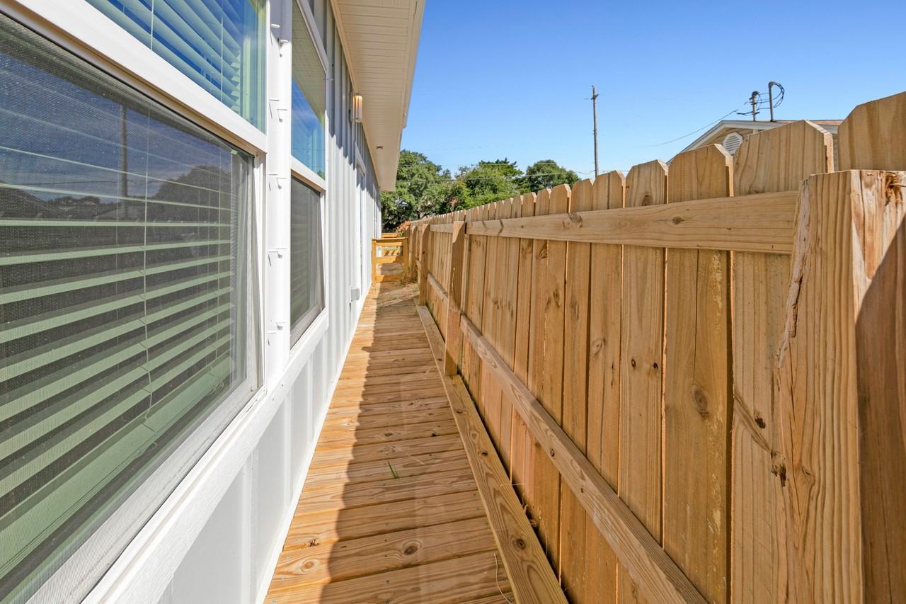 202 Oak St Se #B - Photo 4 of 37