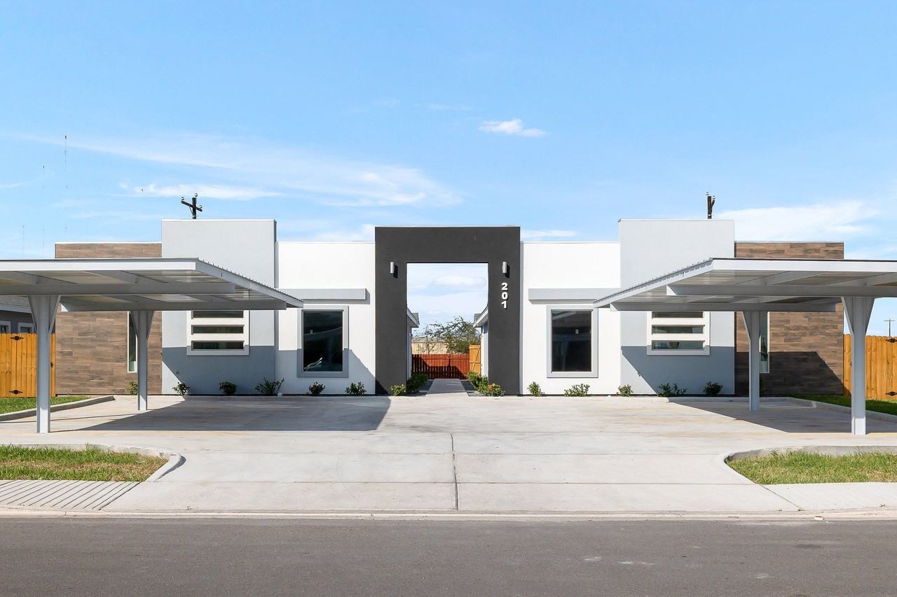 201 Stonecrest #1-2-3-4 - Photo 5 of 9