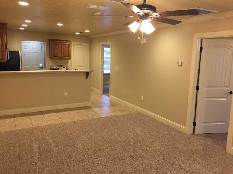 405 2nd St #C - Photo 3 of 10