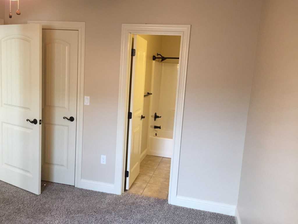 405 2nd St #C - Photo 6 of 10