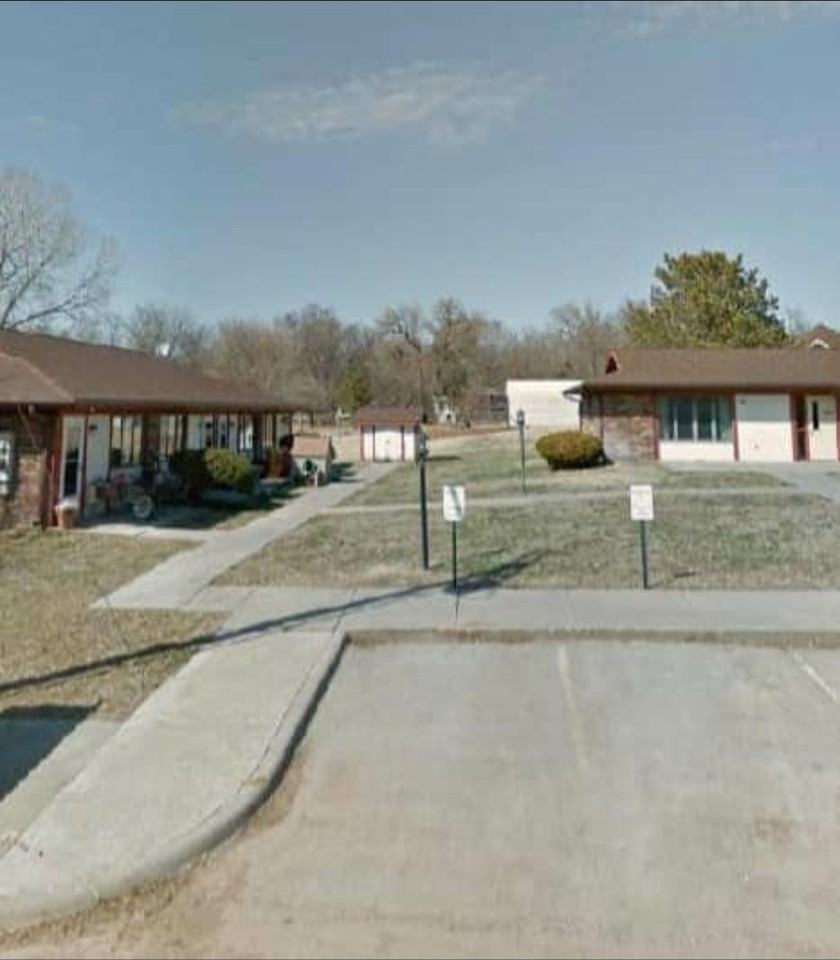 313 E 2nd St - Photo 6 of 6