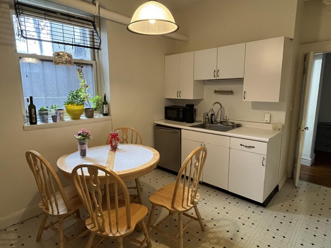 1666 Commonwealth AveApt. 15 #15 - Photo 4 of 7