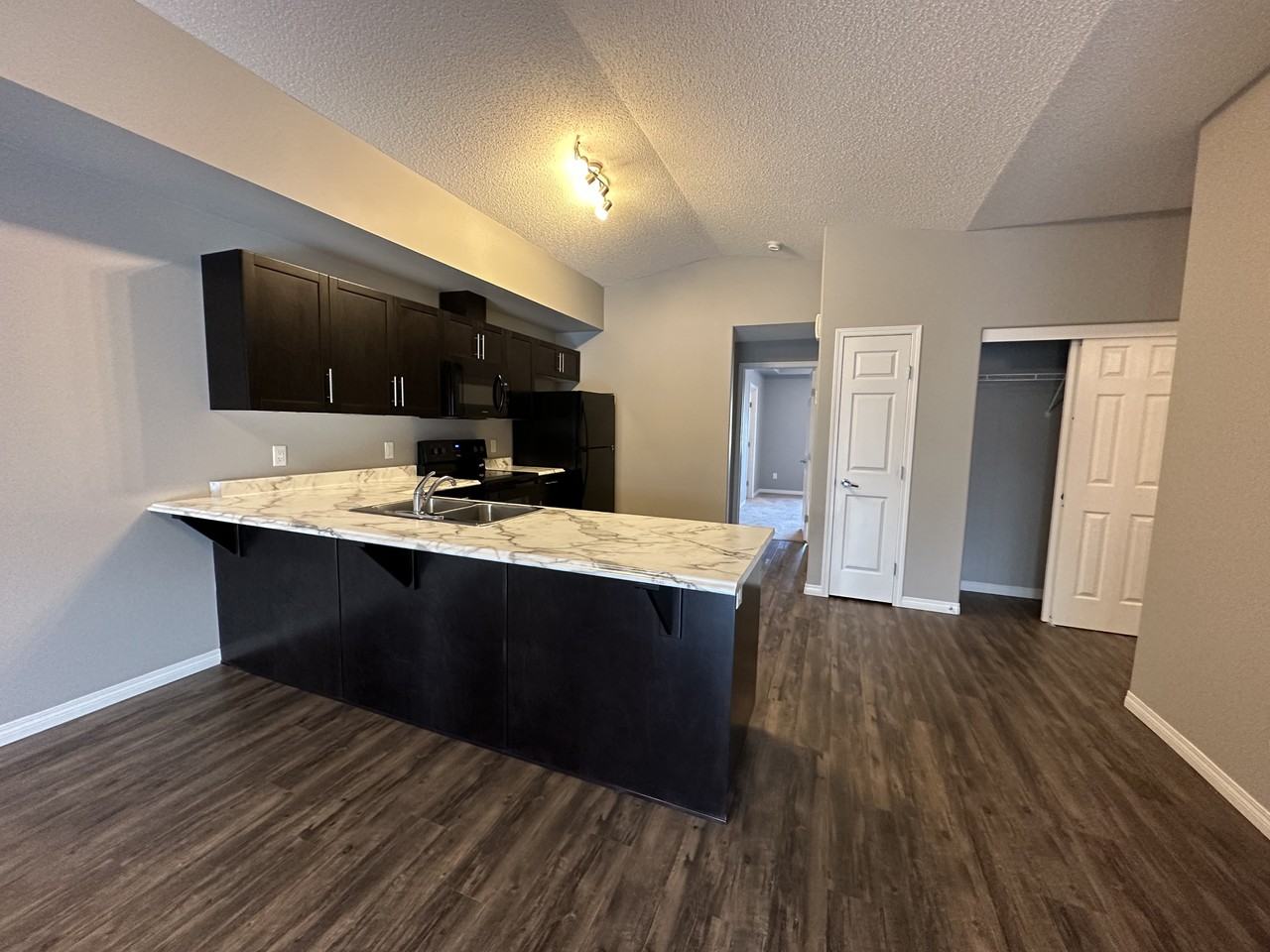 Carriage Homes/Apartments for Rent | West Edmonton - Photo 4 of 43