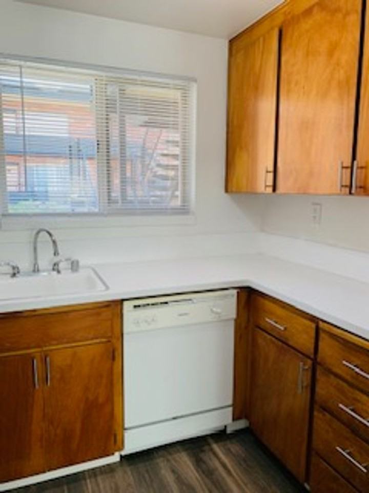 Brick & Mortar - Photo 5 of 36