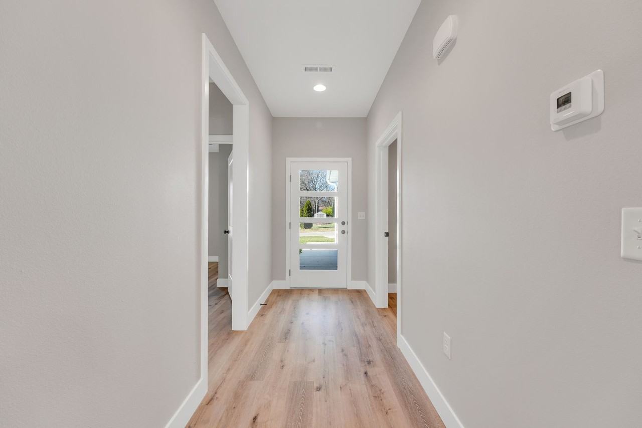 666 S Mission Ave - Photo 3 of 28