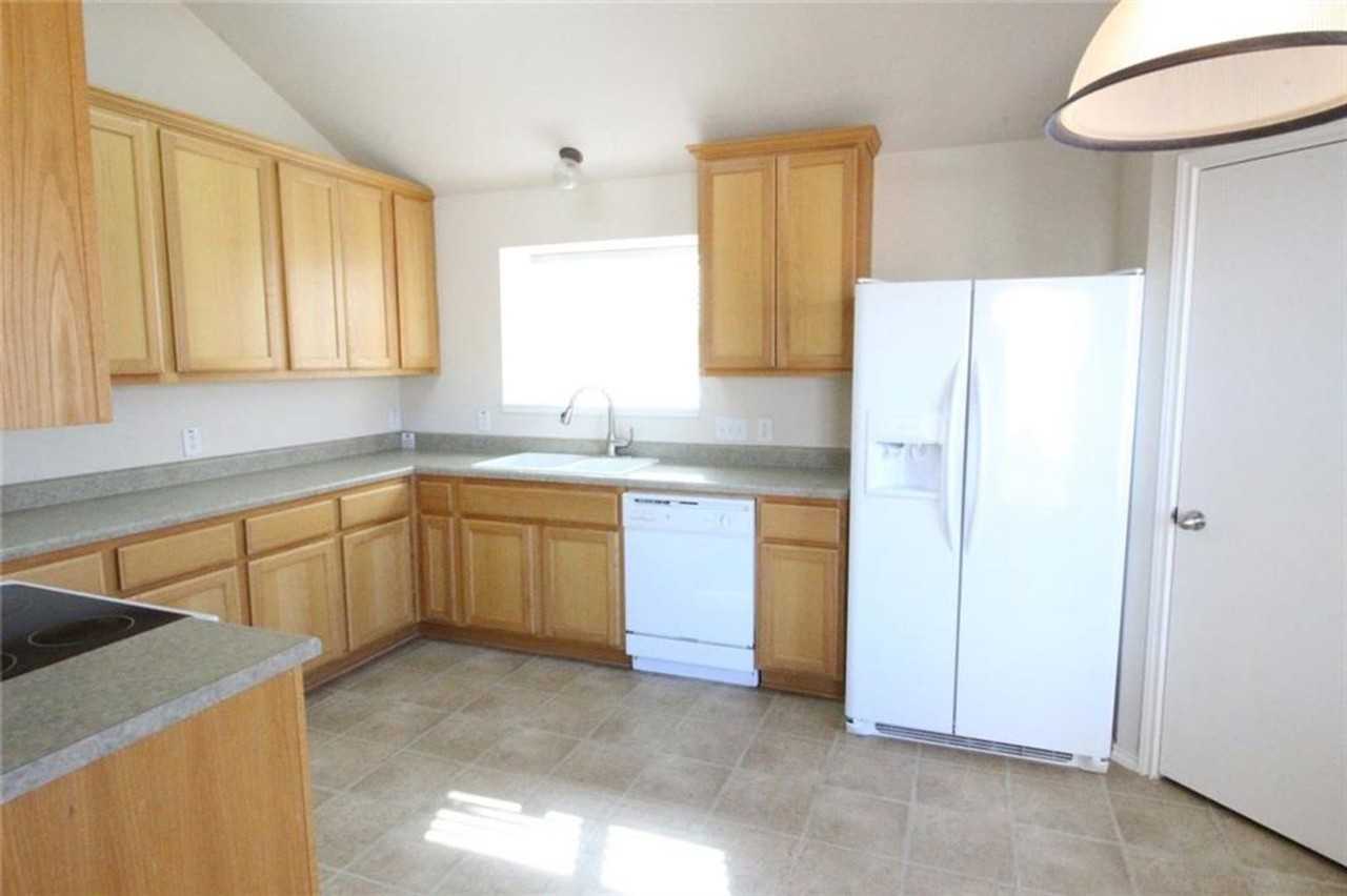 107 Inman Dr - Photo 6 of 19