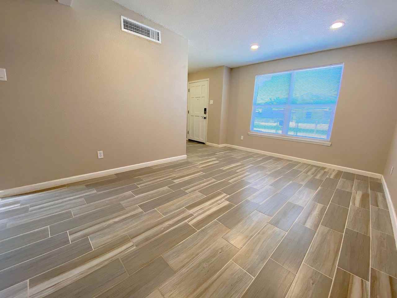 10552 Murphy St - Photo 2 of 25