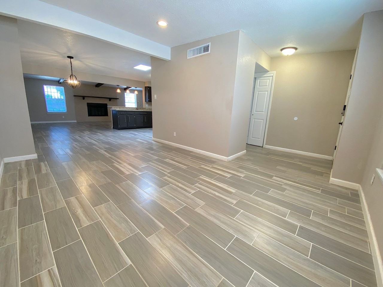 10552 Murphy St - Photo 3 of 25