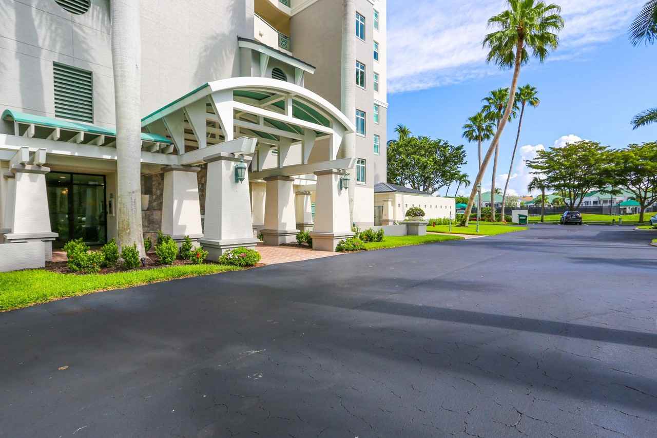 430 Cove Tower Dr #1202 - Photo 6 of 50