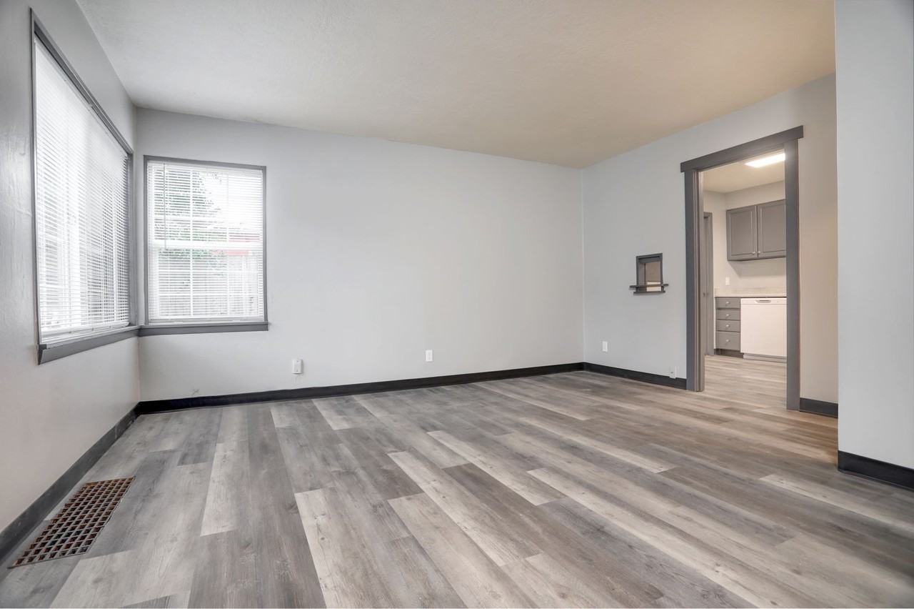 1826 Ne 108th Ave - Photo 2 of 16