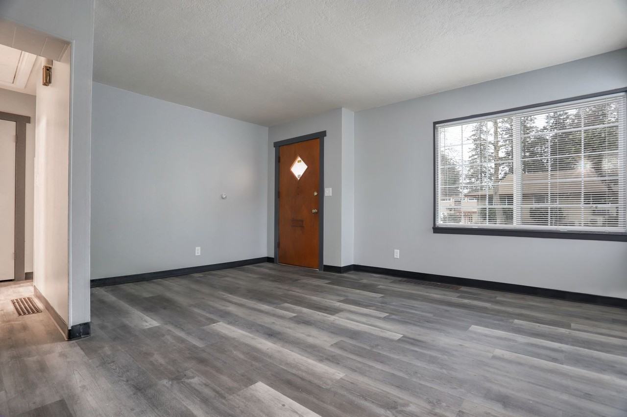 1826 Ne 108th Ave - Photo 3 of 16