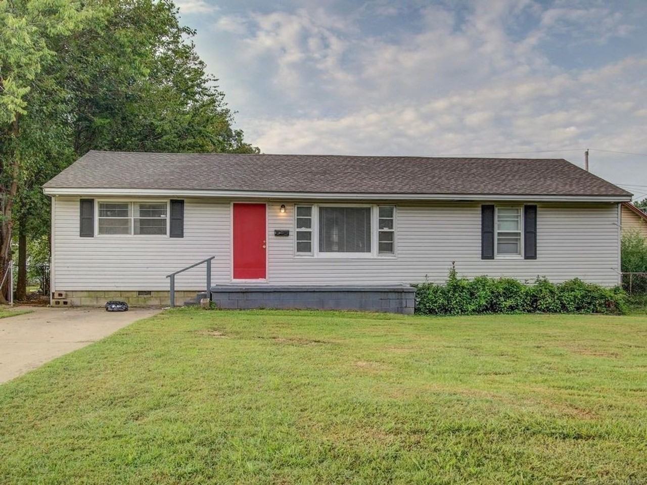 2536 W Easton St - Photo 2 of 33