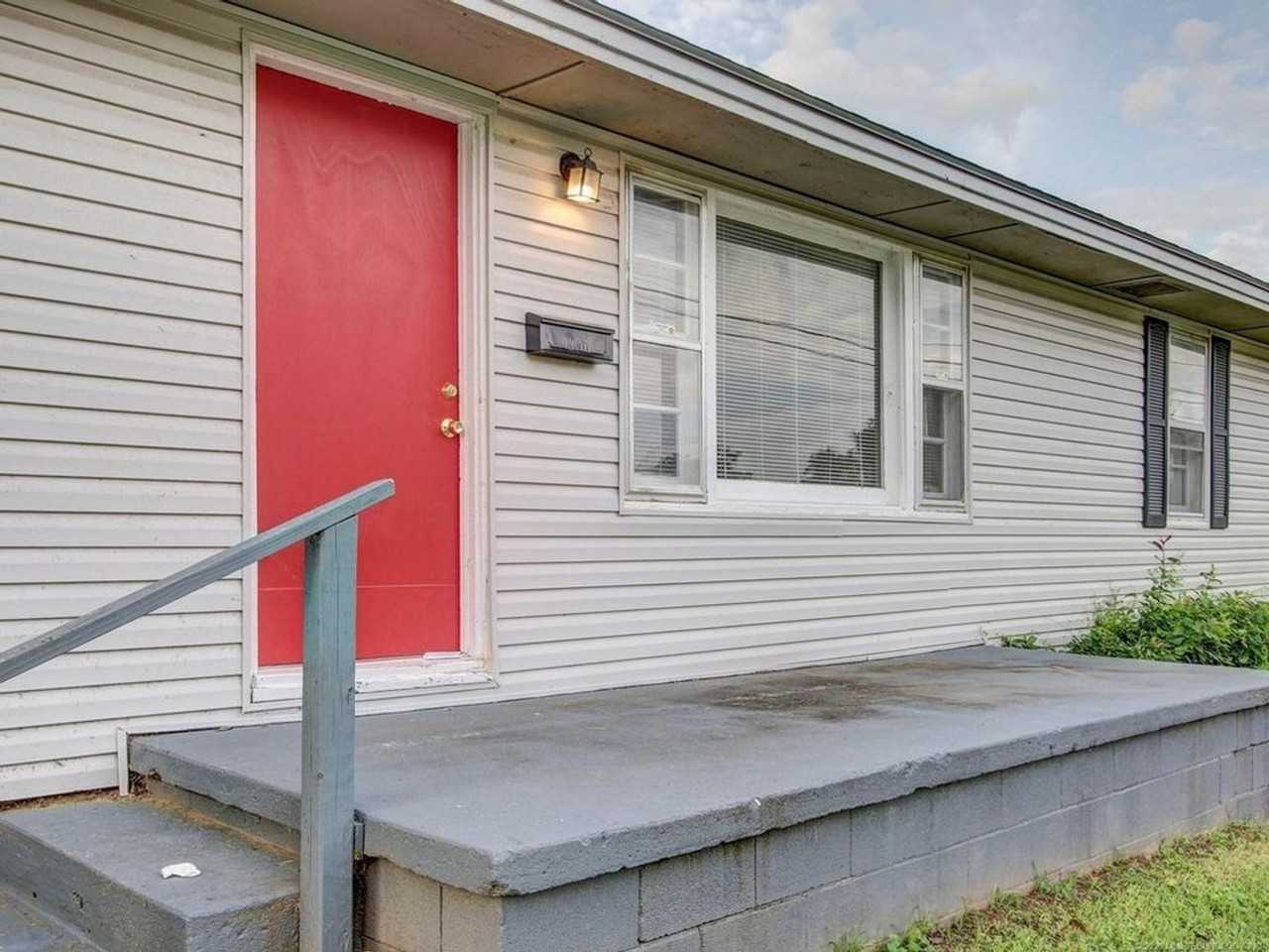 2536 W Easton St - Photo 3 of 33