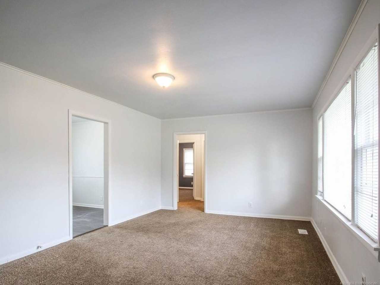 2536 W Easton St - Photo 4 of 33