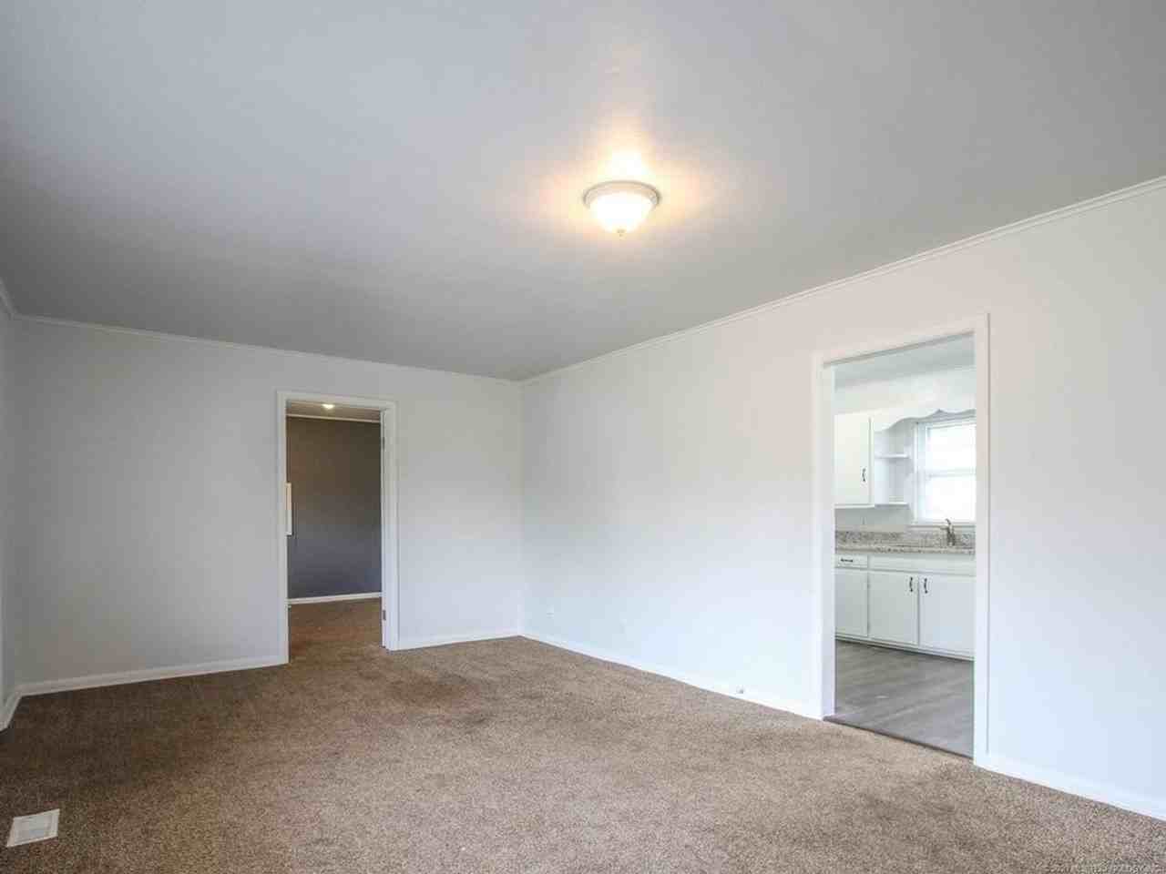 2536 W Easton St - Photo 7 of 33