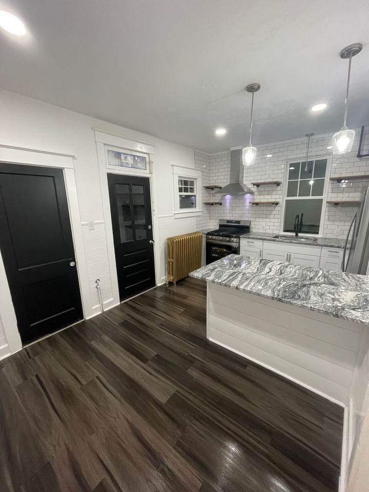 442 N Charlotte St - Photo 3 of 18