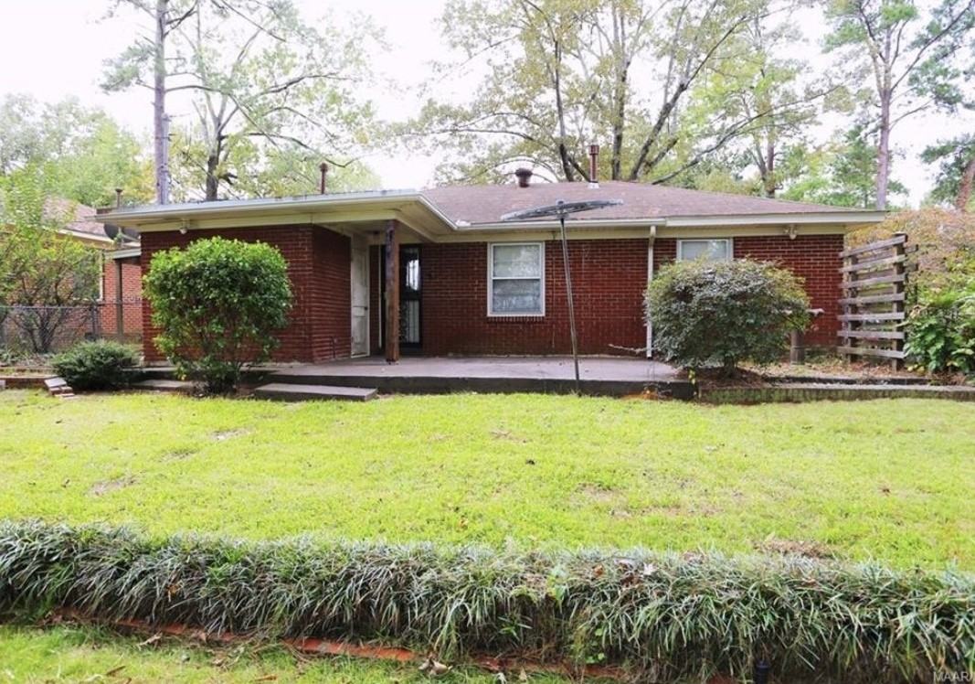 1825 Shadow Ln - Photo 2 of 14