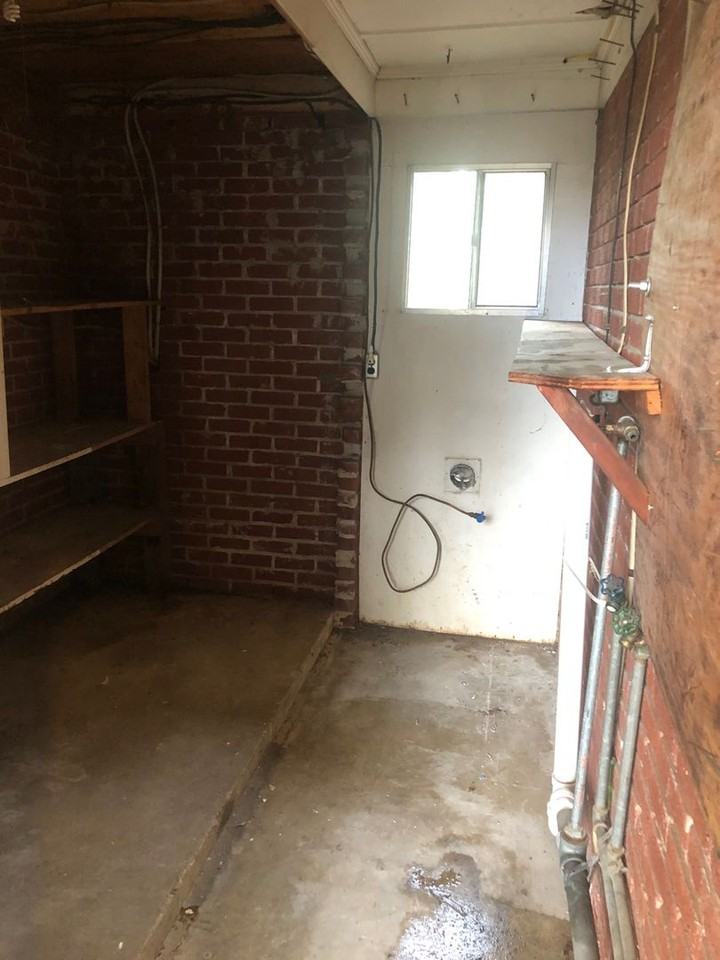 1825 Shadow Ln - Photo 3 of 14