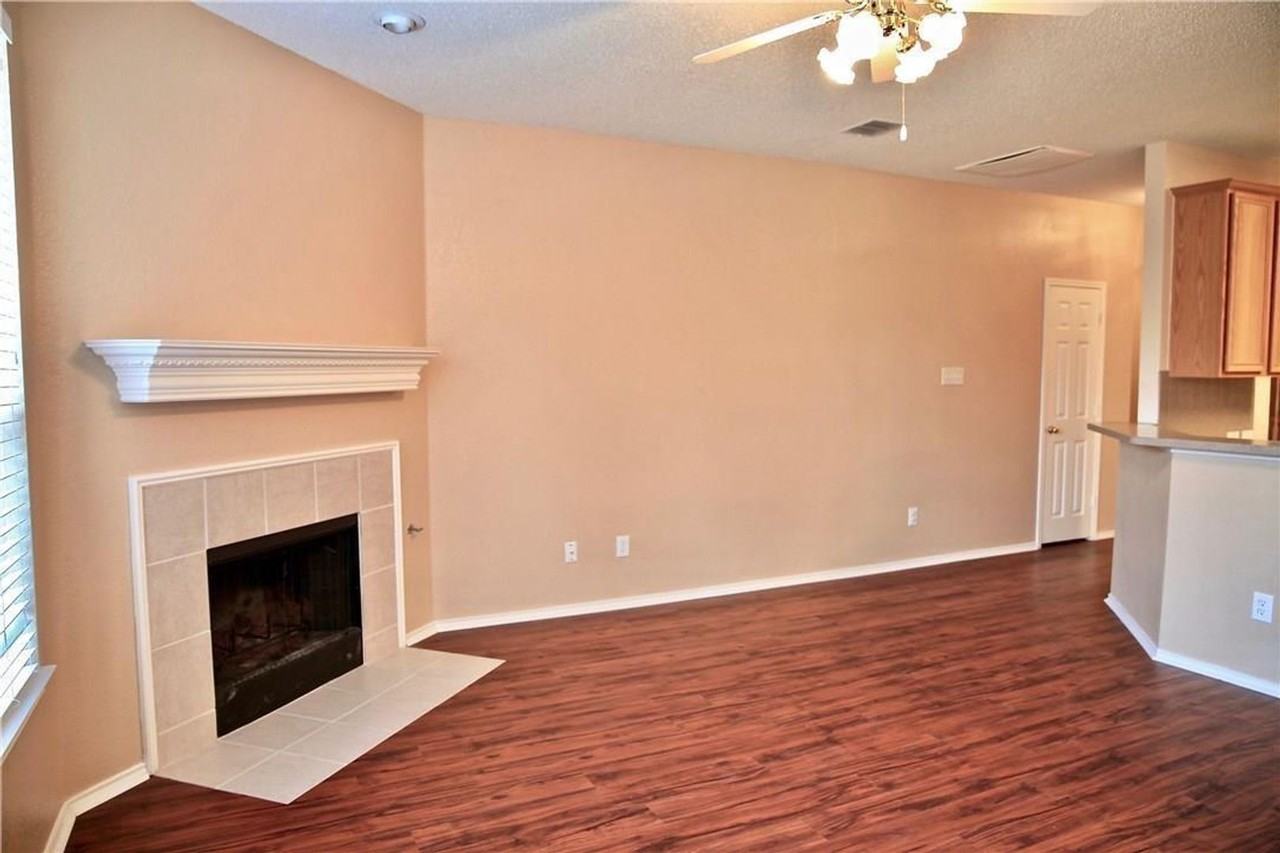 1427 Autumnmist Dr - Photo 5 of 23