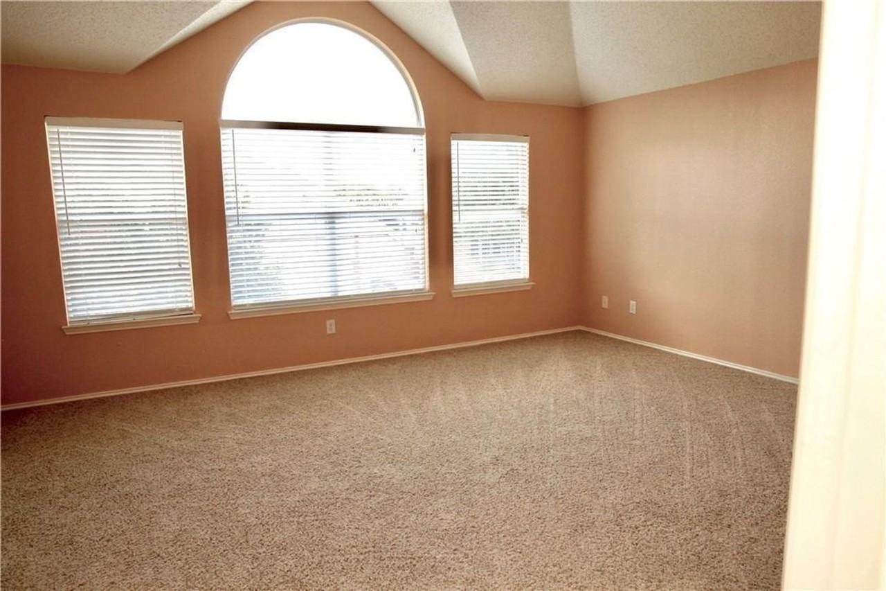 1427 Autumnmist Dr - Photo 4 of 23