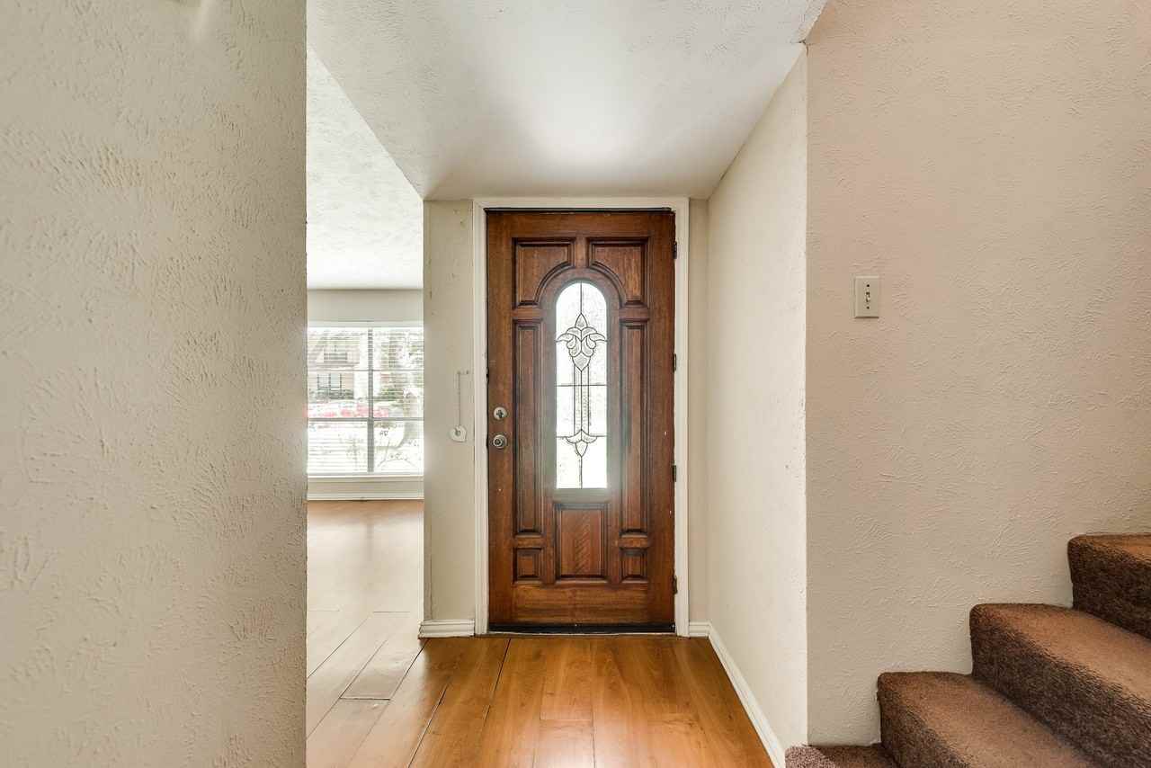 403 Arborview Dr - Photo 2 of 28