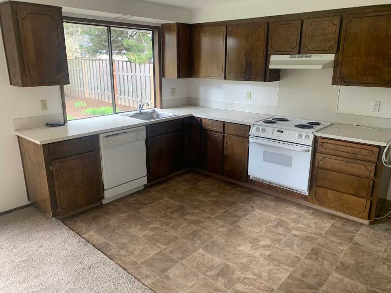 9635 Sw Robbins Dr - Photo 3 of 10