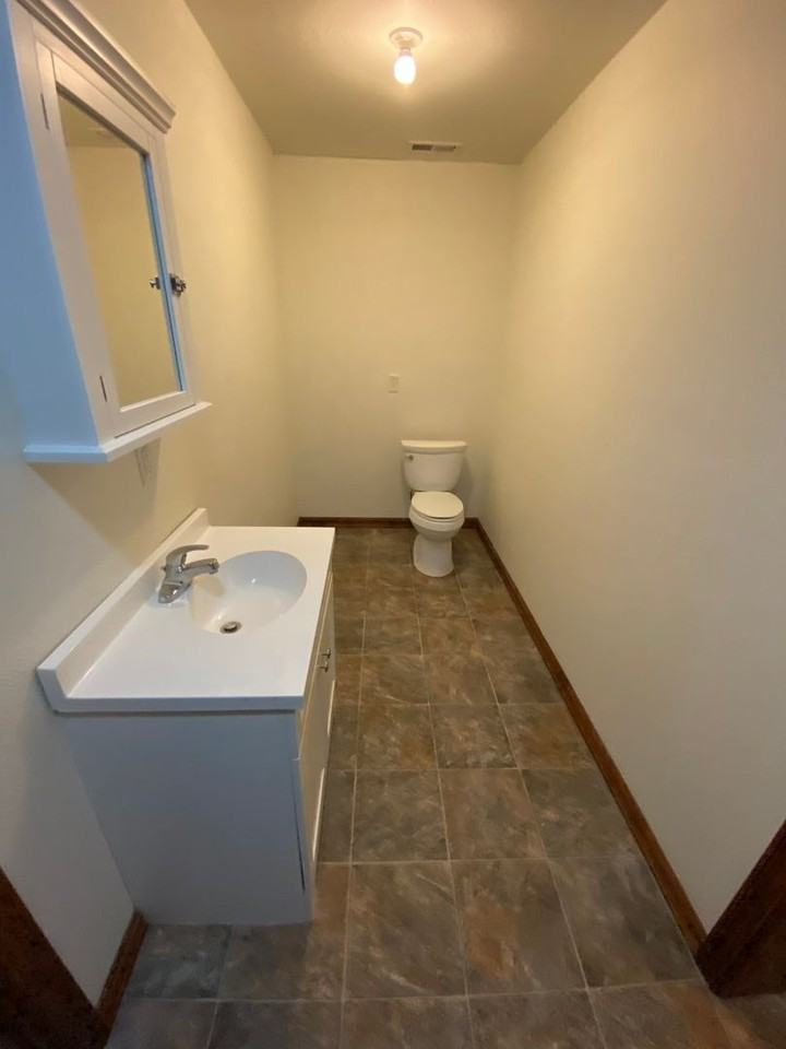529 W River Rd - Photo 7 of 14