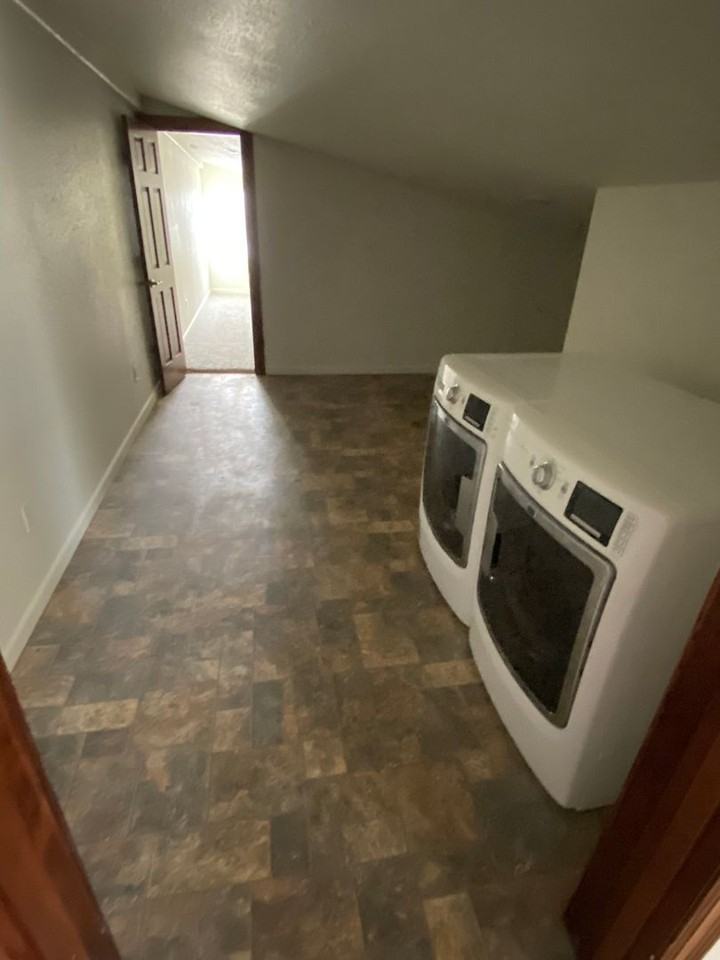 529 W River Rd - Photo 4 of 14