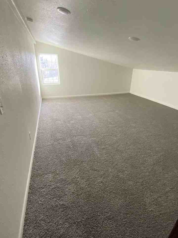 529 W River Rd - Photo 5 of 14