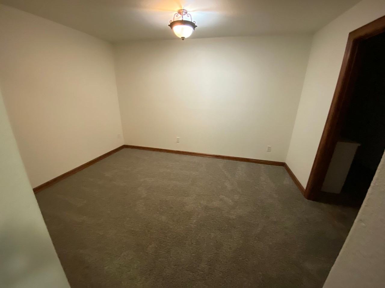 529 W River Rd - Photo 6 of 14