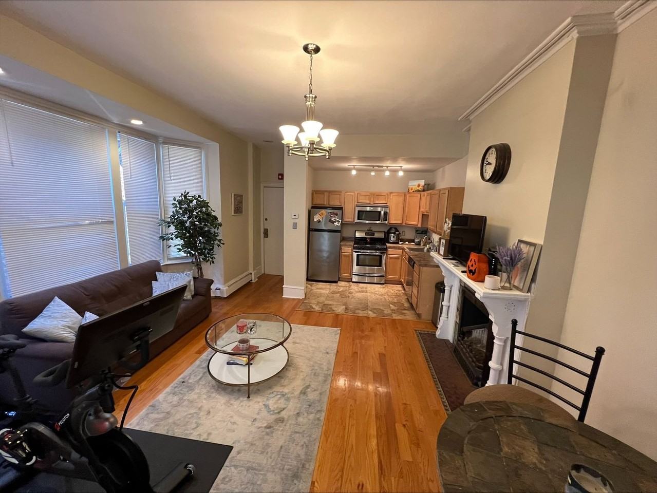 1826 Pine St - Photo 3 of 18