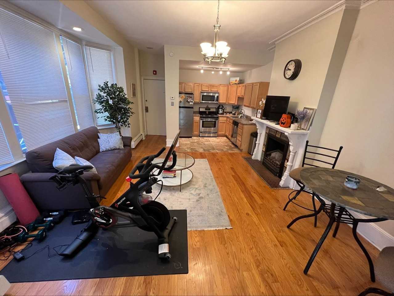 1826 Pine St - Photo 4 of 18