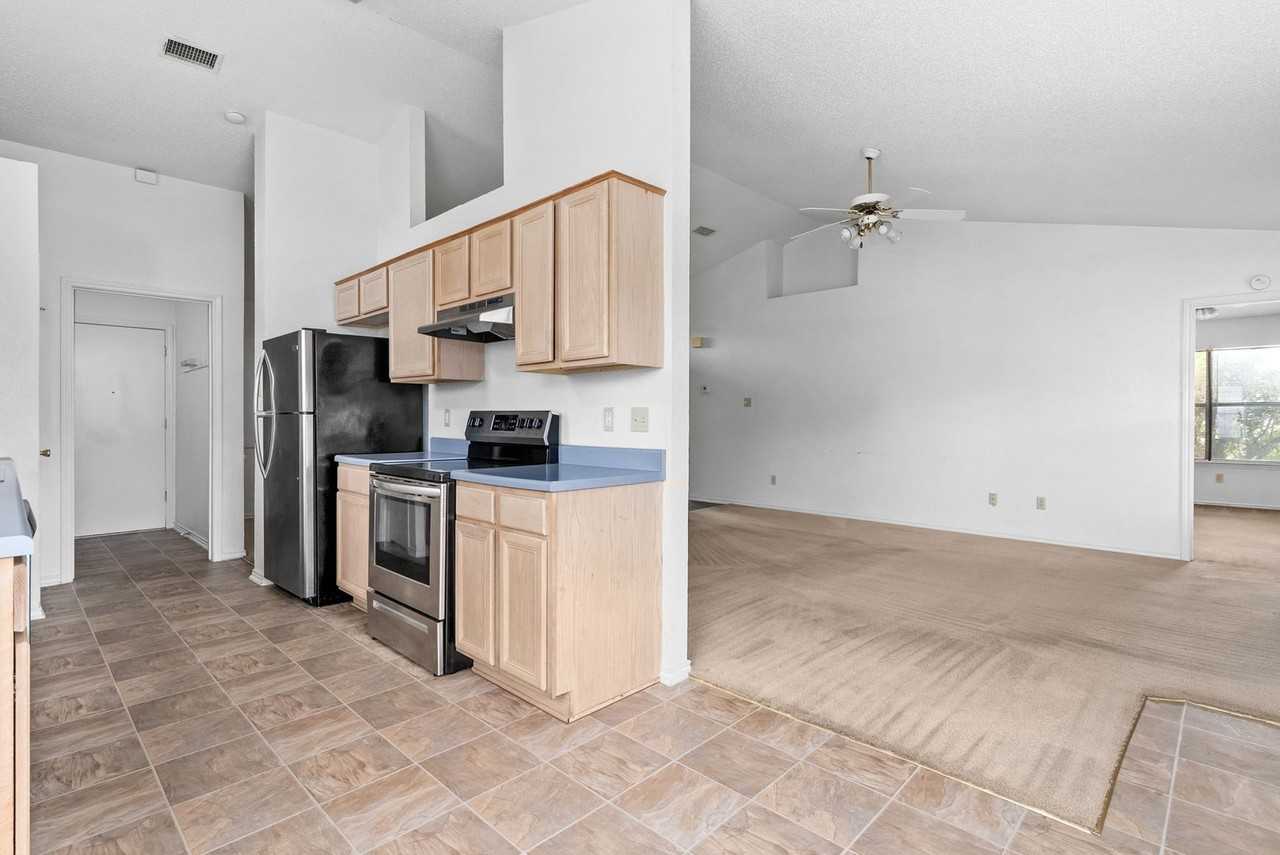 4203 Vicki Dr - Photo 4 of 15