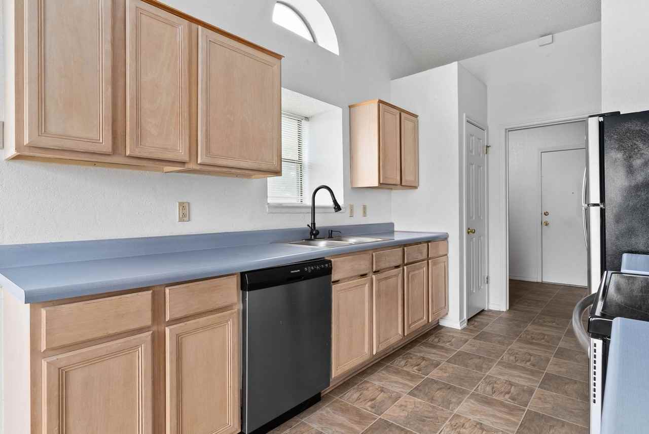 4203 Vicki Dr - Photo 5 of 15