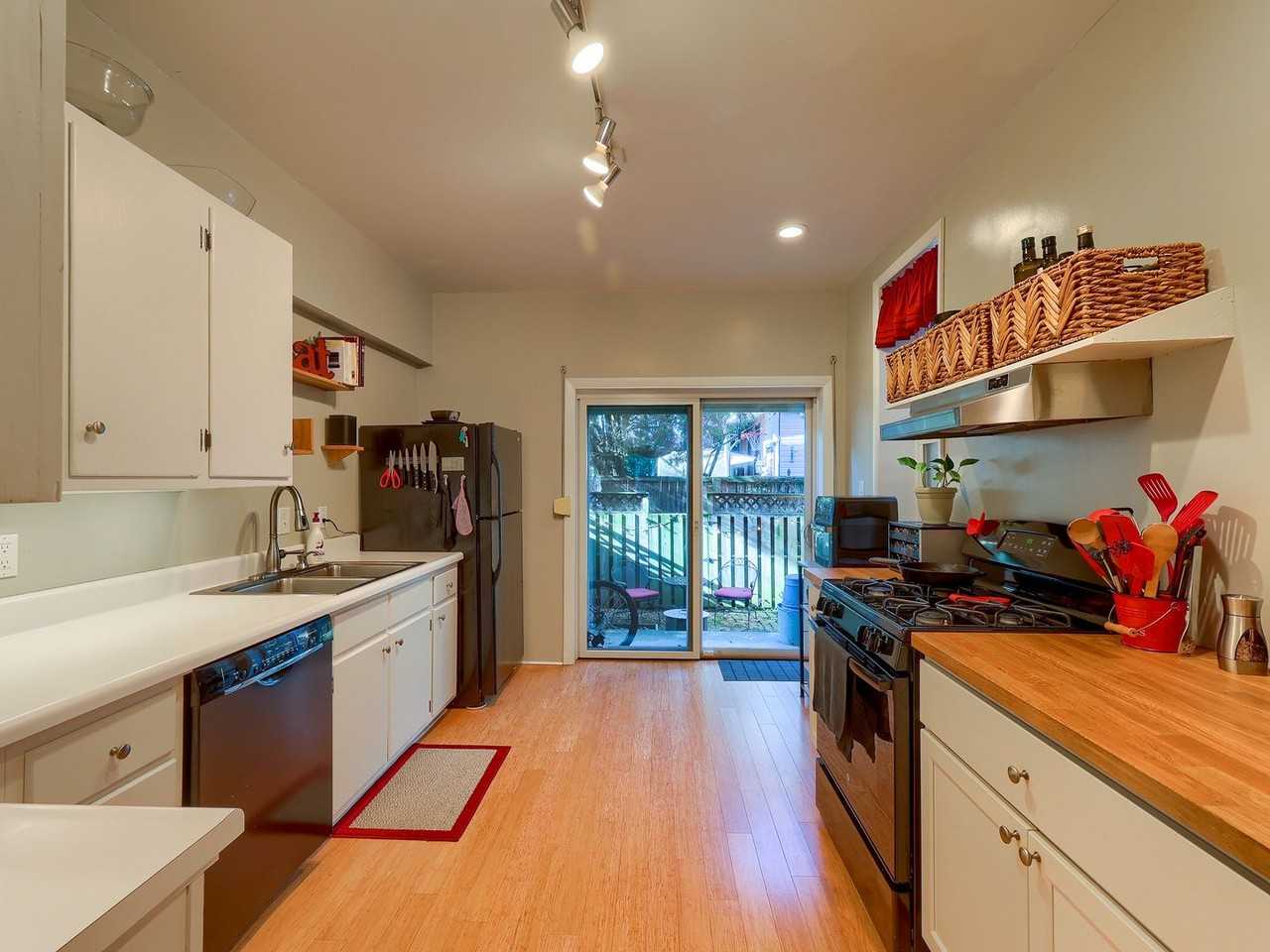 1622 Penn St - Photo 3 of 24