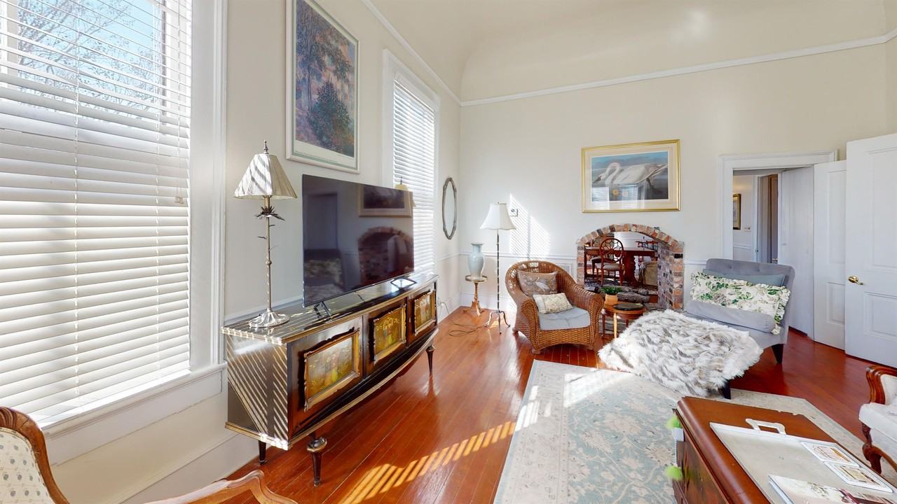 648 Clayton St - Photo 3 of 34