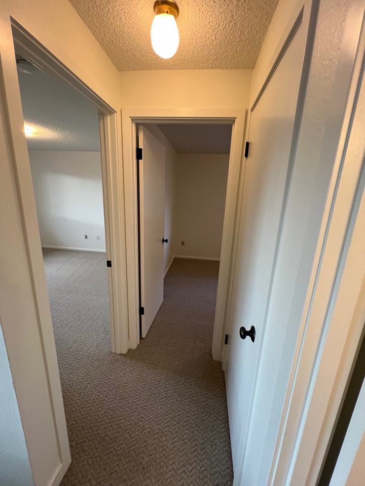 1909 Hoyt Avenue #C - Photo 7 of 8