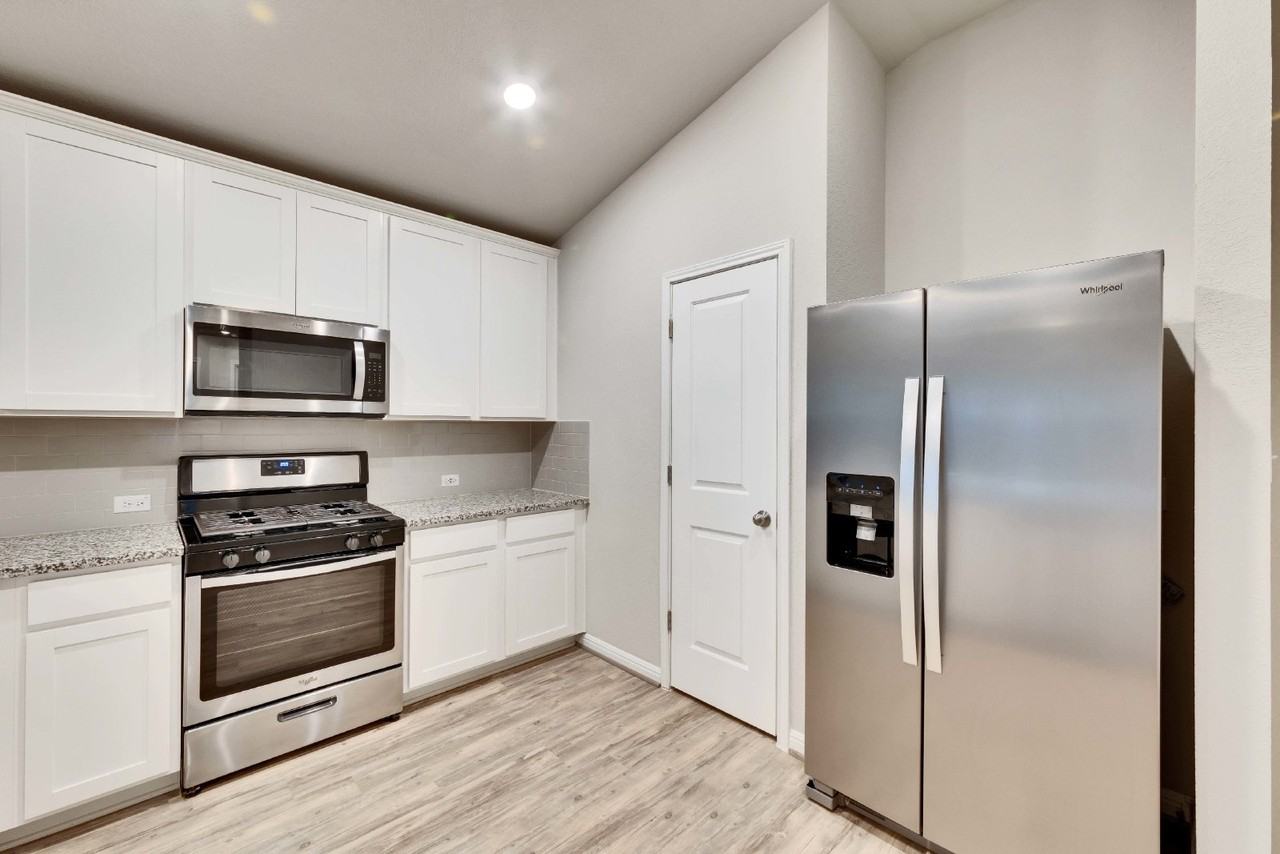 5828 Bianca Dr - Photo 3 of 26