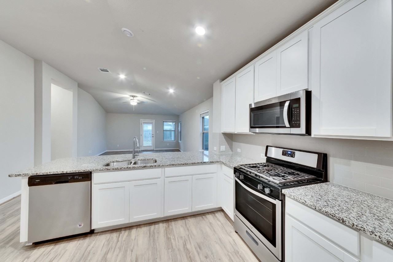 5828 Bianca Dr - Photo 6 of 26