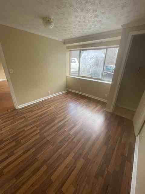 1336 Memorial Blvd W - Photo 3 of 5