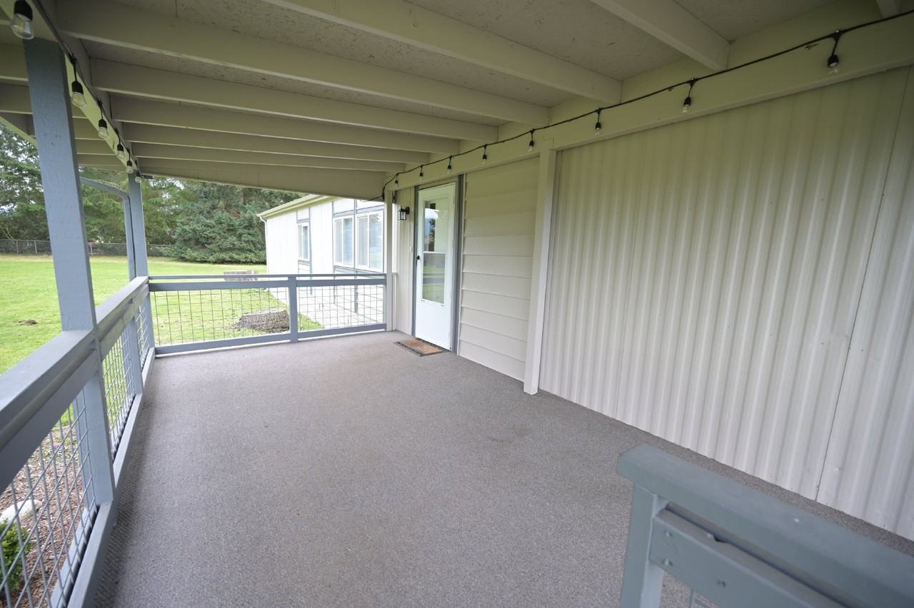 181 Gulls Ln - Photo 2 of 29