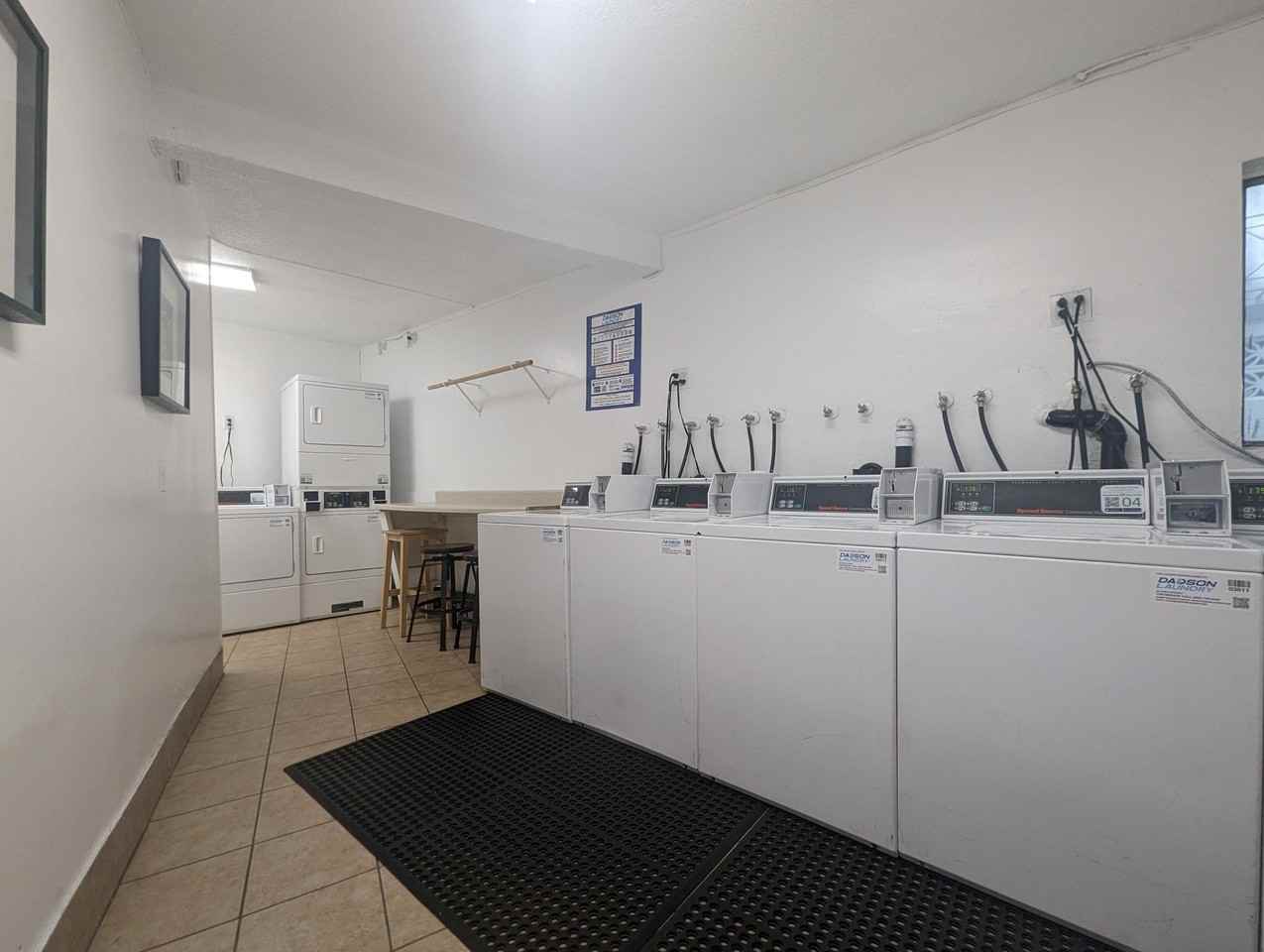 1811 Tamarind Apartments - Photo 4 of 17