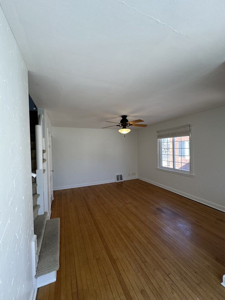 5039 N Bay Ridge Ave - Photo 3 of 16