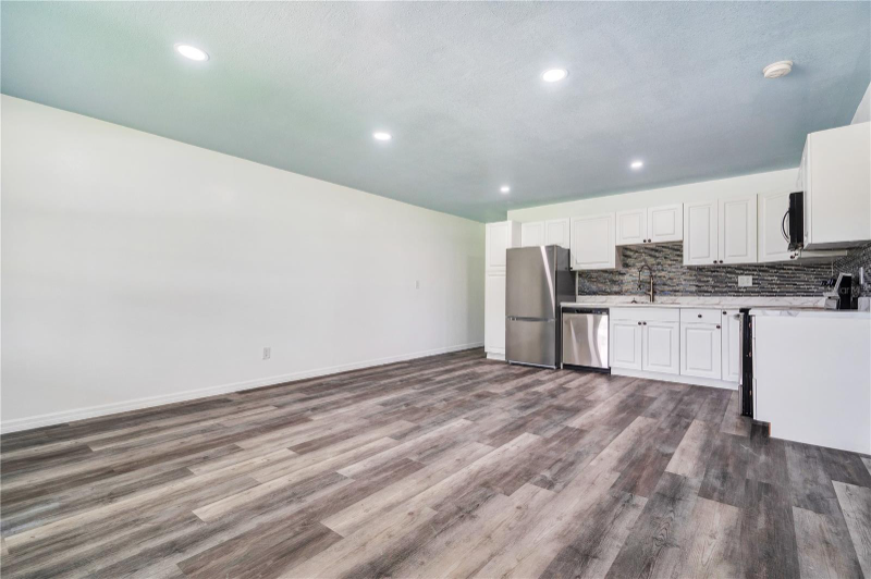 612 5th St - Photo 4 of 7