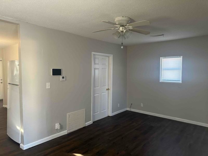 2725 Myrtle Ave - Photo 2 of 6