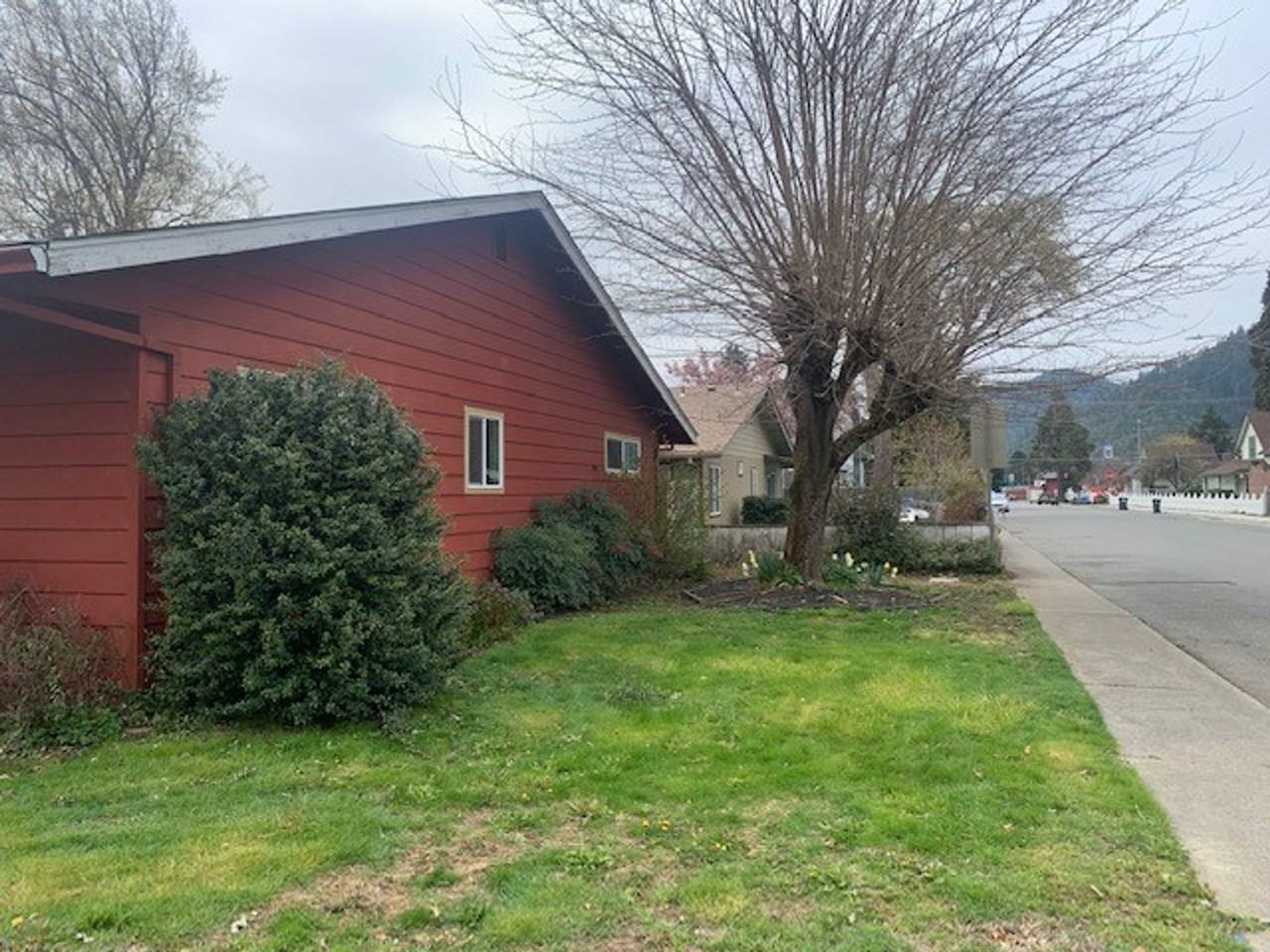Two  Bedroom One bath Duplex - Photo 2 of 10