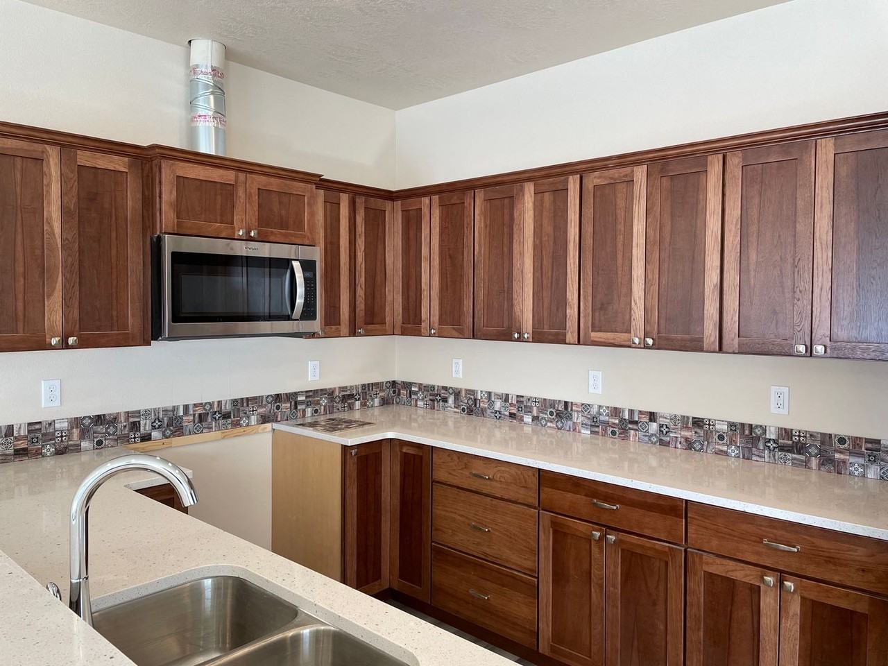 Koehn Duplex - Photo 3 of 13