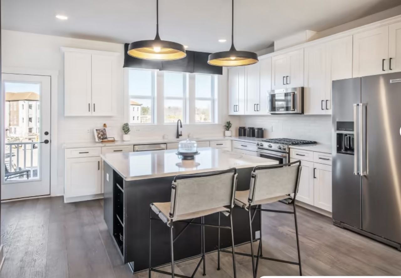 8 Sunset Rd #8 - Photo 3 of 7