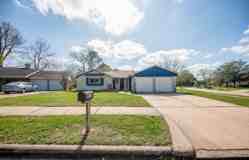 6835 Castleview Ln - Photo 1 of 1