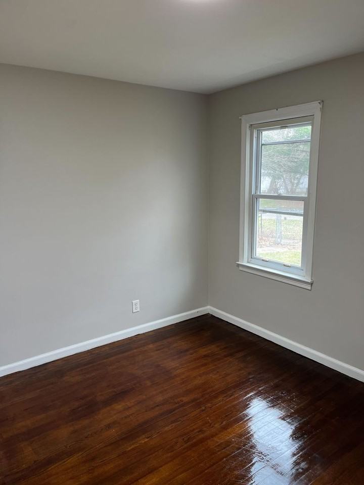 2413 Coy Ave - Photo 3 of 10